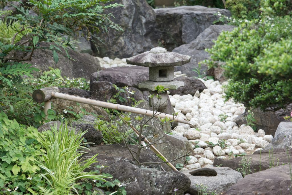 露地（茶亭）は、茶道の一環でつくられるようになった日本庭園。