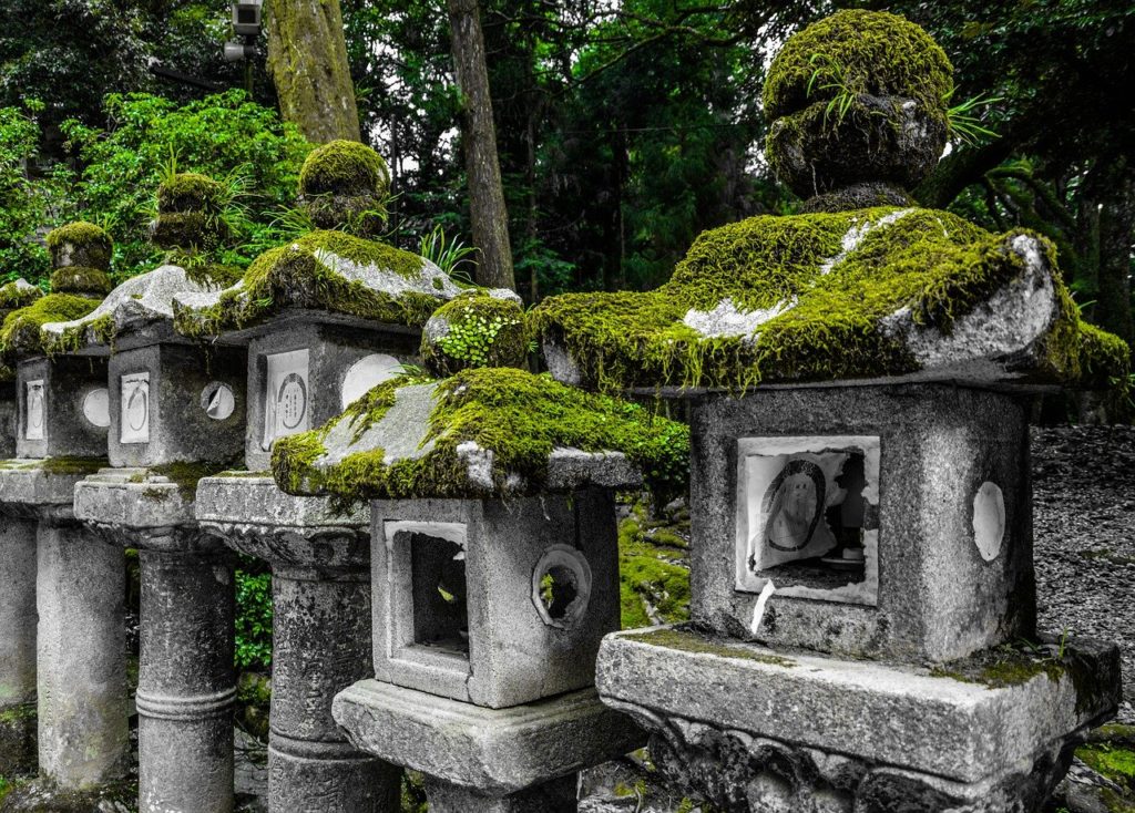 日本庭園にあるもの：石燈籠